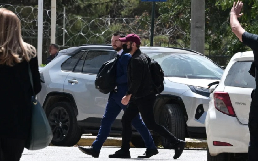 Στα δικαστήρια ο Φλώρος μετά τον ξυλοδαρμό...