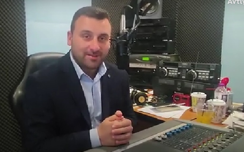 Καλό Πάσχα και Καλή Ανάσταση από τον Δήμαρχο Δ. Μετεώρων, Λευτέρη Αβραμόπουλου από τα στούντιο του Ράδιο Μετέωρα 90,3