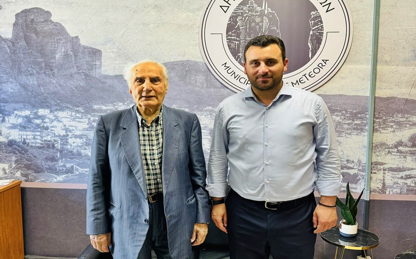 Ο πρώην Δήμαρχος Καλαμπάκας, Ηλίας Καχριμανίδης, στον Λευτέρη Αβραμόπουλο
