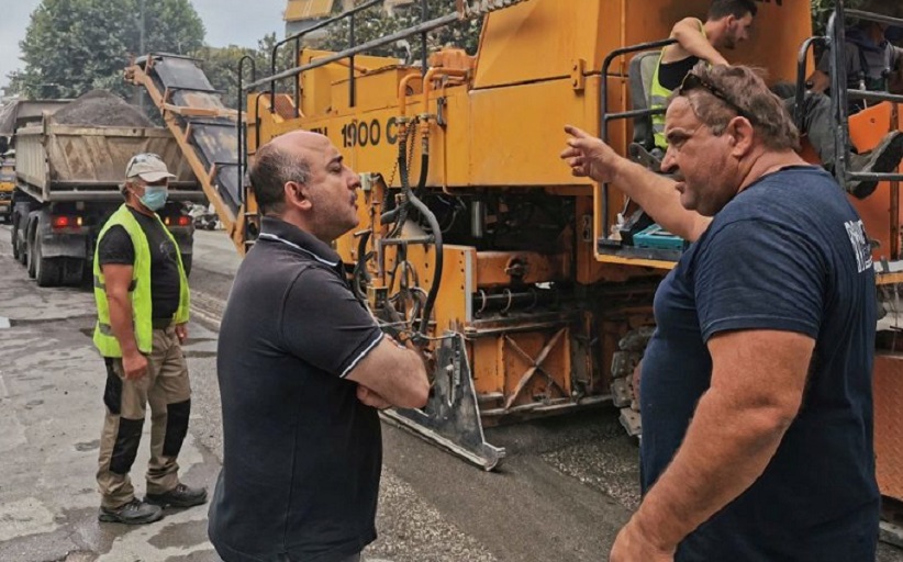 Αυτοψία Δημάρχου Τρικκαίων στην ασφαλτόστρωση της οδού Ασκληπιού