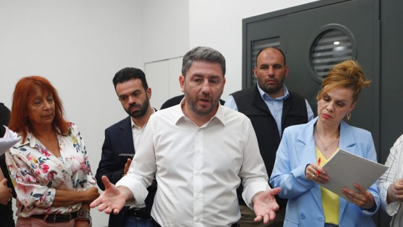 ΠΑΣΟΚ: Βγήκαν «μαχαίρια» μετά τις θριαμβολογίες Ανδρουλάκη