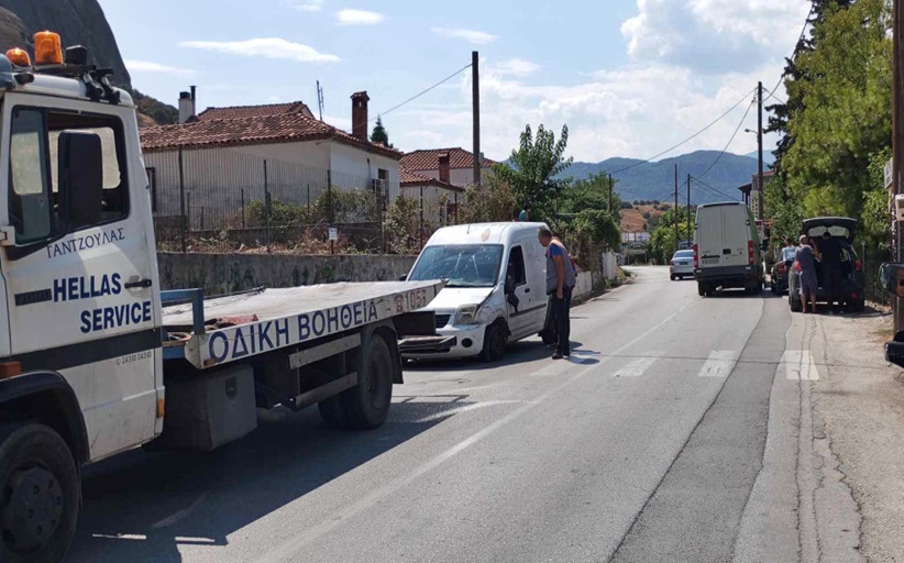 Τροχαίο με υλικές μόνο ζημιές σημειώθηκε το μεσημέρι στο Καστράκι...