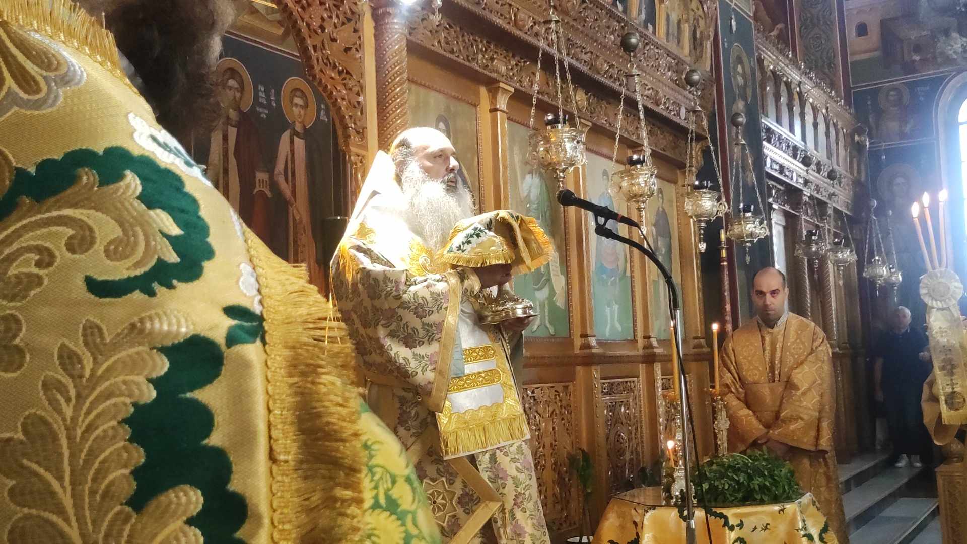 Εικόνες από την Πανηγυρική Θεία Λειτουργία για την ύψωση του Τιμίου Σταυρού στον Μητροπολιτικό Ι. Ν. Αγίου Βησσαρίωνα Καλαμπάκας ...