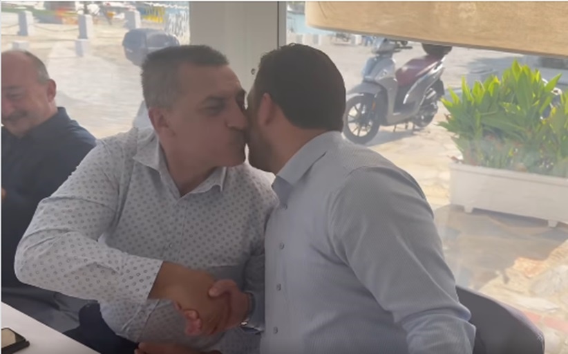 Αγκαλίτσες, φιλάκια και χρόνια πολλά και καλά, Δήμαρχε...