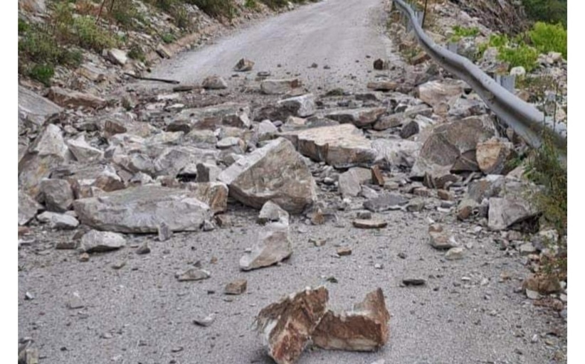 ΄Επεσαν βράχια στον δρόμο προς Γαρδίκι...