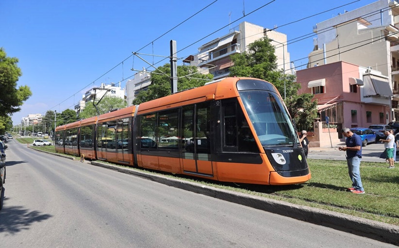 Σοβαρό τροχαίο στη Νέα Σμύρνη – Τραμ παρέσυρε ανήλικο με πατίνι