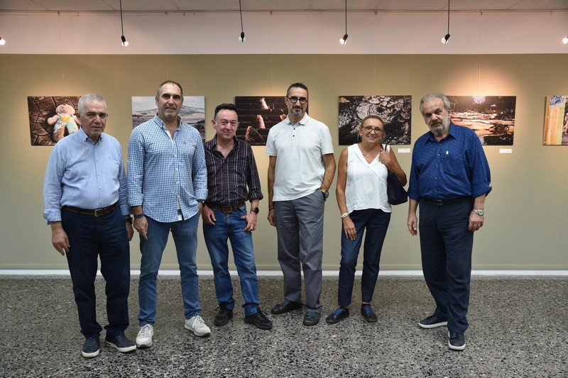 Επίσκεψη του Μορφωτικου Ιδρύματος της Ένωσης Συντακτών Θεσσαλίας, Στ. Ελλάδας και Εύβοιας στην έκθεση Daniel Λαρισαίων φωτορεπόρτερ στο Χατζηγιάννειο