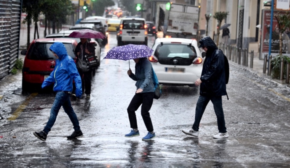 Η κακοκαιρία έφερε τον χειμώνα σε όλη τη χώρα...