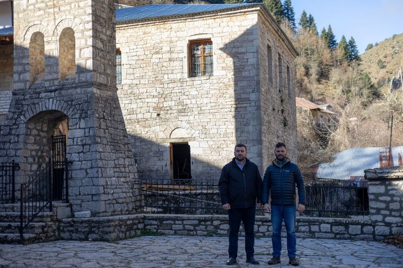 Καλά και ευτυχισμένα Χριστούγεννα και Kαλή Xρονιά από το La Piazza Di Cafe