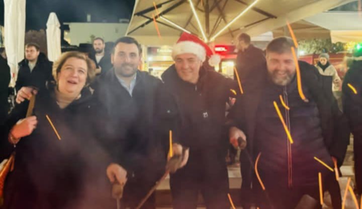 Πολιτιστικοί Σύλλογοι της περιοχής μας, πρόσφεραν ένα όμορφο Χριστουγεννιάτικο βράδυ στην πλατεία Ρήγα Φεραίου