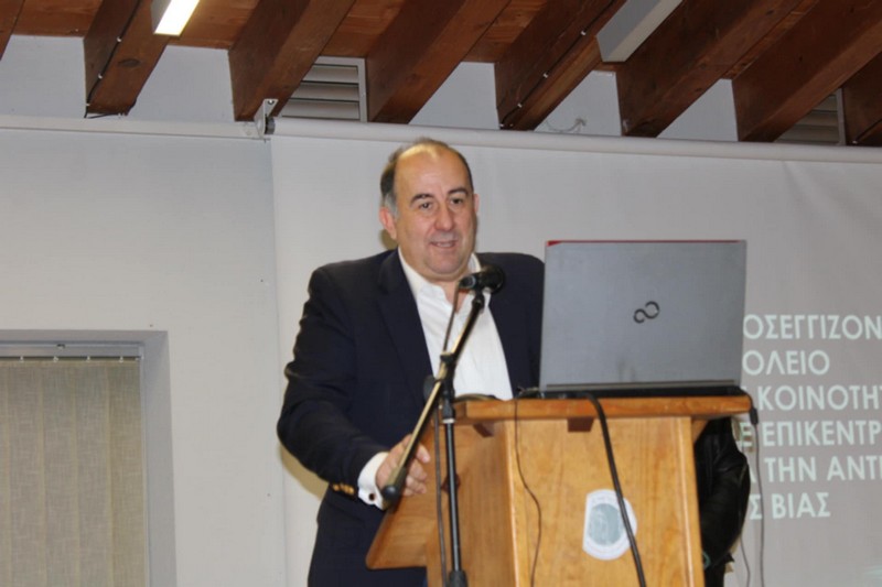 Ο Διευθυντής της Δευτεροβάθμιας Εκπαίδευσης του Νομού Τρικάλων κ. Αλεξ. Καπανιάρης για τις Σχολές Γονέων