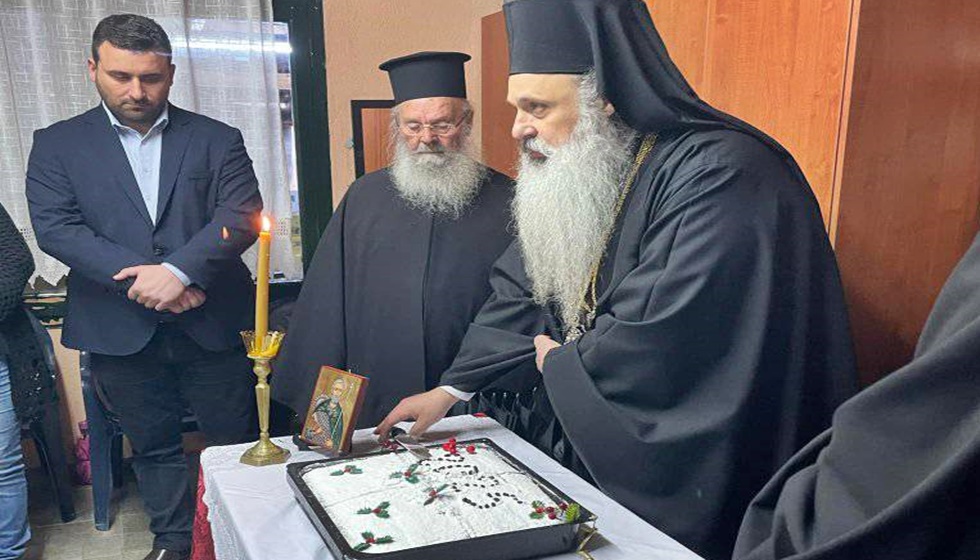 Εικόνες από την κοπή πίτας και την παρασκευή τσιγαρίδων και αλευριάς στην Κρύα Βρύση...