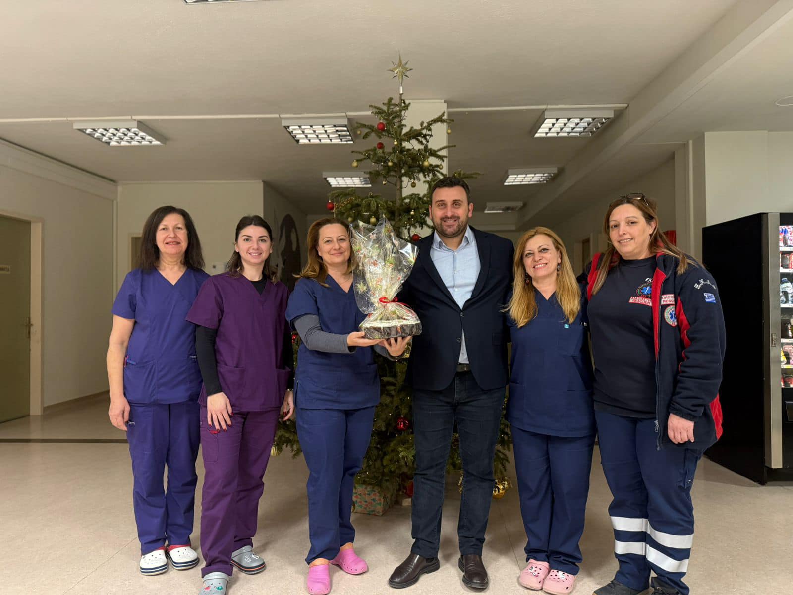 Κοντά σε εργαζόμενους την παραμονή της Πρωτοχρονιάς ο Δημαρχος Λευτέρης Αβραμόπουλος