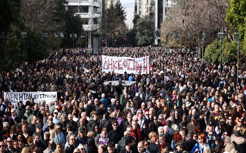 Τέμπη: “Δεν έχω οξυγόνο” μεγαλειώδεις συγκεντρώσεις του λαού στη χώρα  - Τα ΜΑΤ “έπνιξαν” στα χημικά τη συγκέντρωση