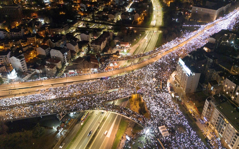 Σερβία: Παραιτήθηκε ο πρωθυπουργός υπό το βάρος των κινητοποιήσεων