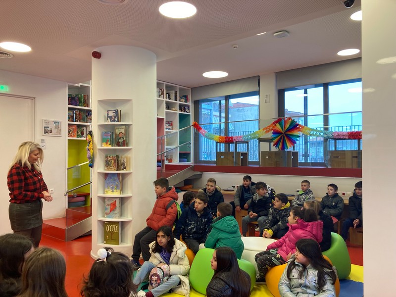 Βιβλιοθήκη Καλαμπάκας: Στην έκθεση με θέμα την Τεχνητή Νοημοσύνη και η Δ’ τάξη του 2 ου Δημοτικού Σχολείου