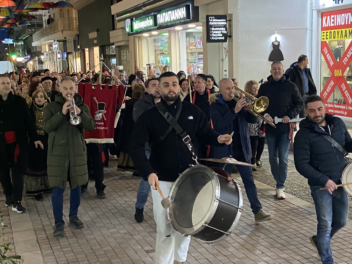 Φανός από την Κοζάνη και παραδοσιακή αποκριάτικη εκδήλωση στα Τρίκαλα