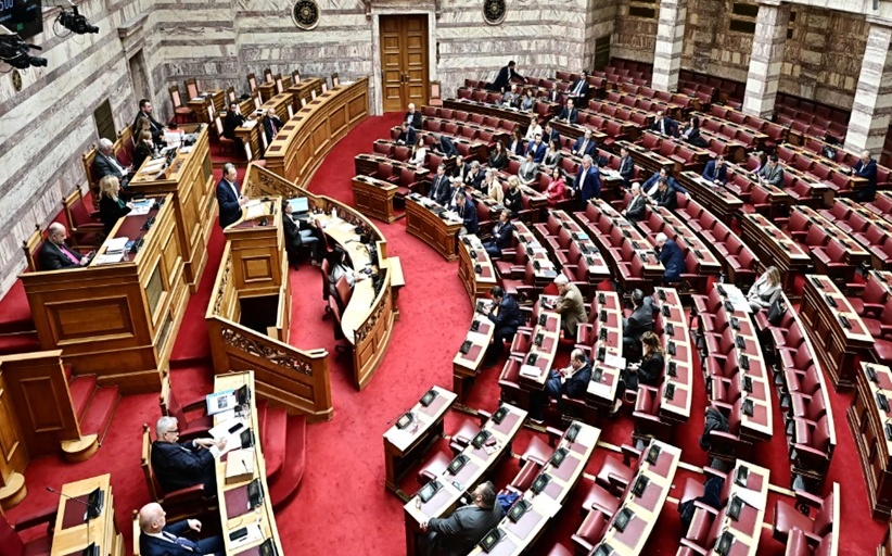 Βουλή: Πυρ ομαδόν στην κυβέρνηση για τα Τέμπη - «Να αποχωρήσετε να ανασάνει ο τόπος»