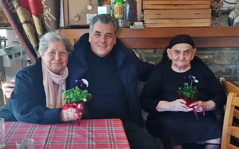 Εικοσιτρία (23) υπέροχα λουλούδια για τις εικοσιτρείς ξεχωριστές και δυναμικές γυναίκες της Καστανιάς...