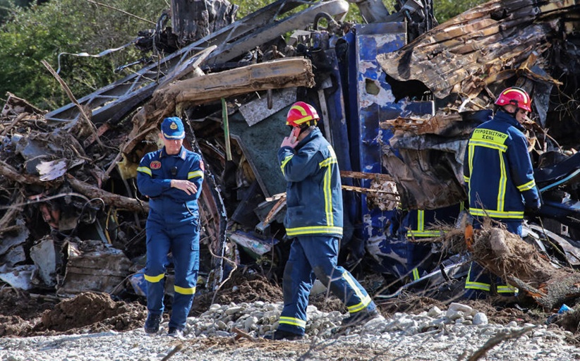 Τέμπη: Κλιμάκιο της Πυροσβεστικής στο Κουλούρι για την εμπορική αμαξοστοιχία
