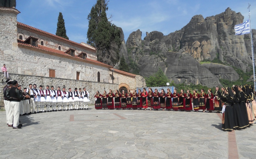 Στην Αρεόπολη της Μάνης σε εκδηλώσεις πολιτισμού ο Χορευτικός Όμιλος Καλαμπάκας 