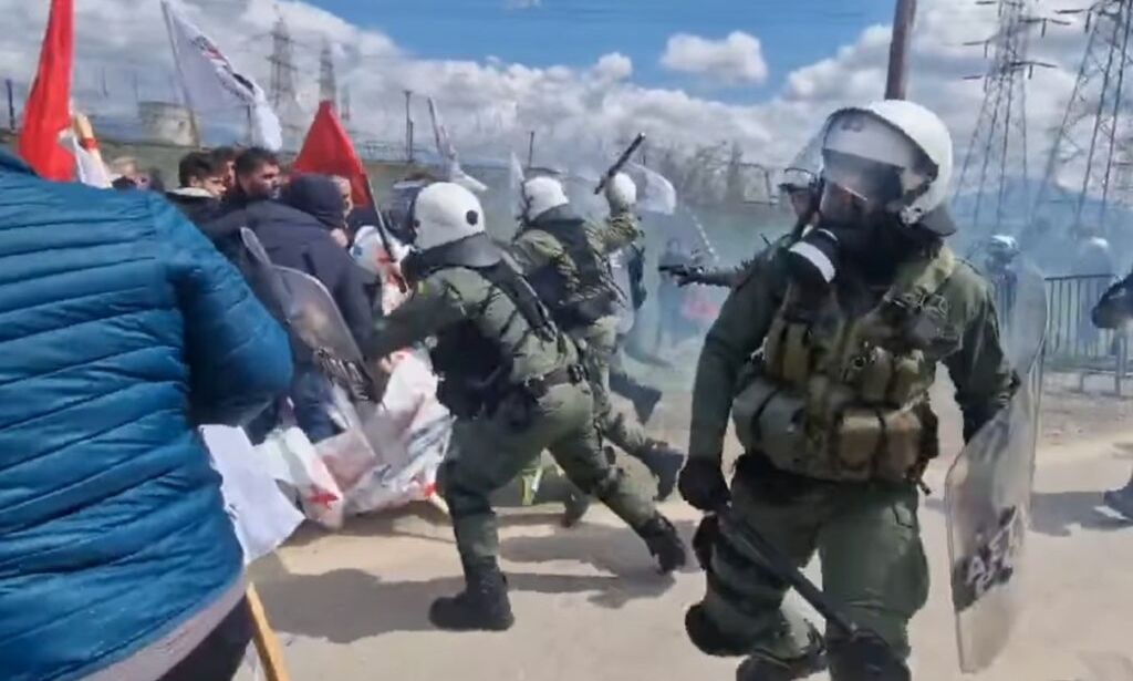 Άγρια επεισόδια στον ΑΗΣ Καρδιάς σε επίσκεψη Μητσοτάκη στην Κοζάνη
