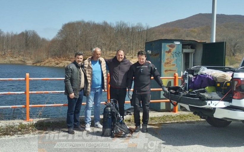 Ειδικοί τεχνίτες δύτες από τον Δήμο Μετεώρων στη λίμνη Λογγά...