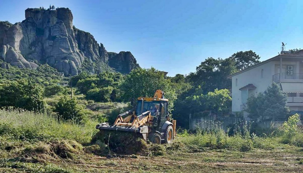 Σε εξέλιξη ο καθαρισμός δημοτικών οικοπέδων από τον Δήμο Μετεώρων