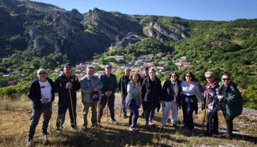 Μονοπάτια που μοιάζουν να έχουν ξεπηδήσει από τα ίδια τα Μετέωρα!