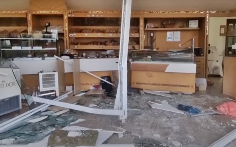 Τζιπ καρφώθηκε σε τζαμαρία φούρνου και σκότωσε γυναίκα