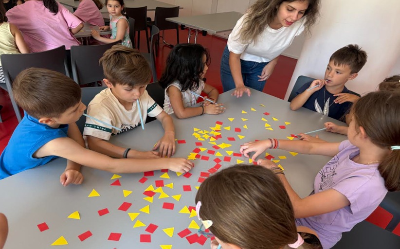 Βιβλιοθήκη Καλαμπάκας: Φυσήξαμε, παίξαμε και δημιουργήσαμε σε  μια μοναδική και χρωματιστή δράση
