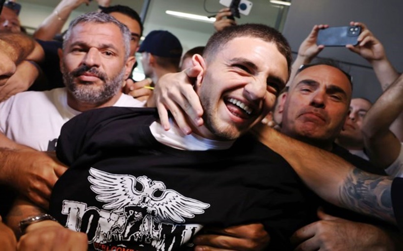 ΠΑΟΚ: Πανζουρλισμός στη Θεσσαλονίκη για Ζαφείρη - Πάνω από 1.000 οπαδοί στο αεροδρόμιο