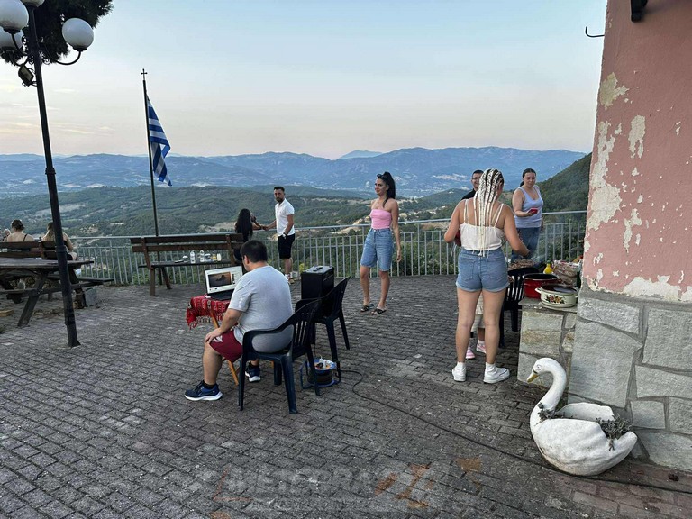 Εικόνες από το Πάρτι για τη νεολαία στην Κρύα Βρύση...