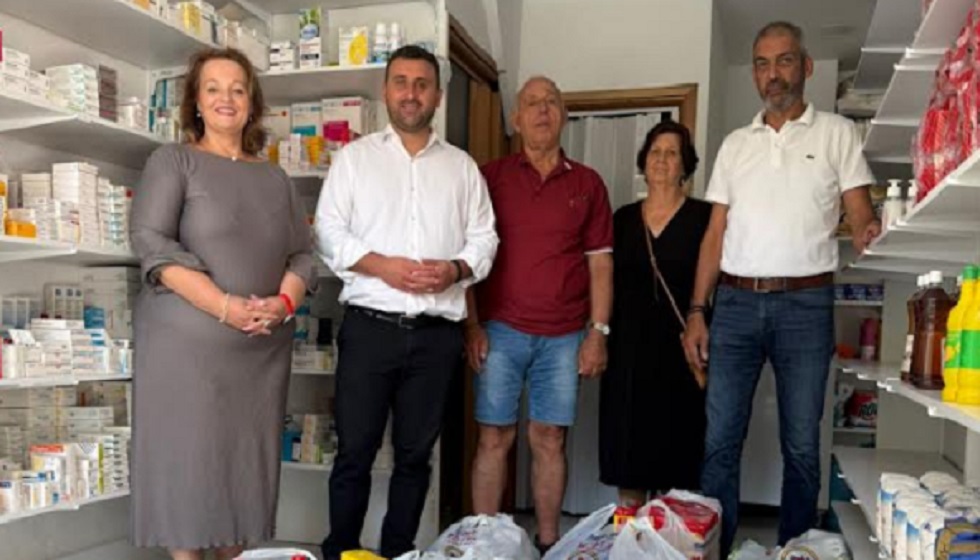 Παράδοση τροφίμων στο Κοινωνικό Παντοπωλείο «Ο Άγιος Παΐσιος» του Δήμου Μετεώρων από την Αντιπρόεδρο του Συλλόγου Αδελφοποιημένων  Πόλεων Σβάμπαχ – Καλαμπάκας, κα Ελένη Μπούση