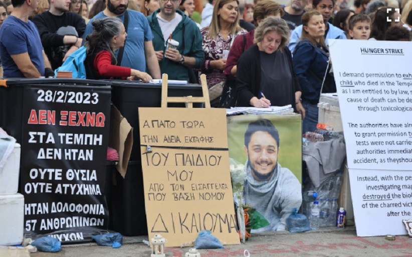 Τέμπη: Πλήθος κόσμου στο Σύνταγμα για τον Πάνο Ρούτσι – “Συνεχίζω μέχρι τέλους”