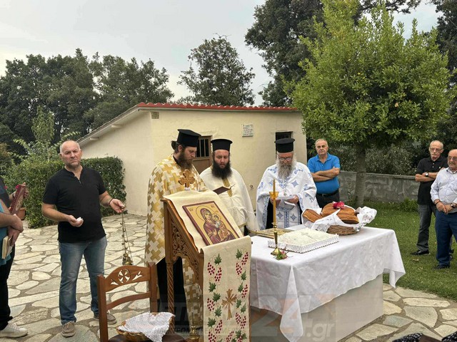 Με κατάνυξη  ο Εσπερινός στον Άγιο Νικόλαο και τη Γενέσιο της Θεοτόκου στον Βυτουμά...