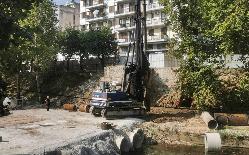 Πρώτη πασσαλόπηξη στη γέφυρα Μαρούγγαινας από τον Δήμο Τρικκαίων...
