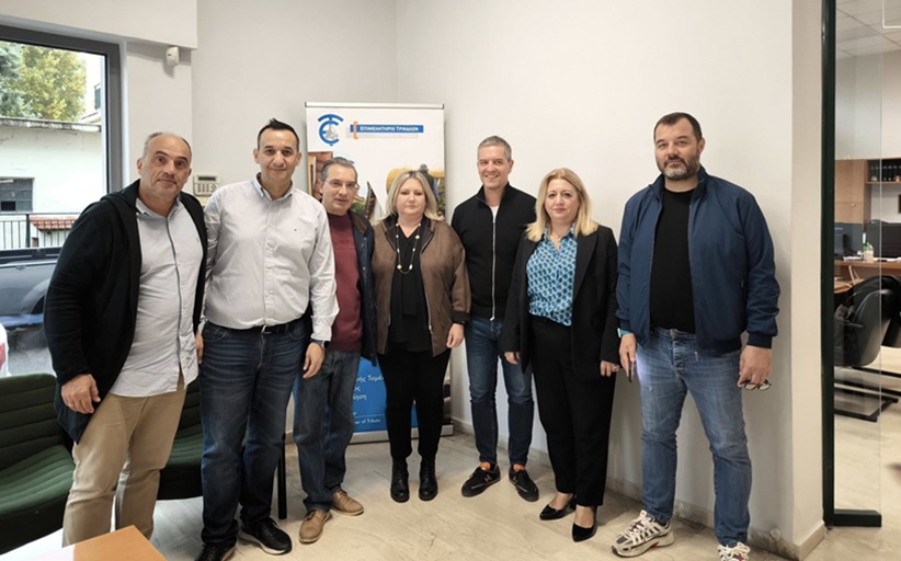 Αυτοκίνητο βγήκε εκτός οδοστρώματος στην περιοχή της Μεγάλης Κερασιάς - Επέμβαση της Π.Υ. Καλαμπάκας για τον απεγκλωβισμό της οδηγού