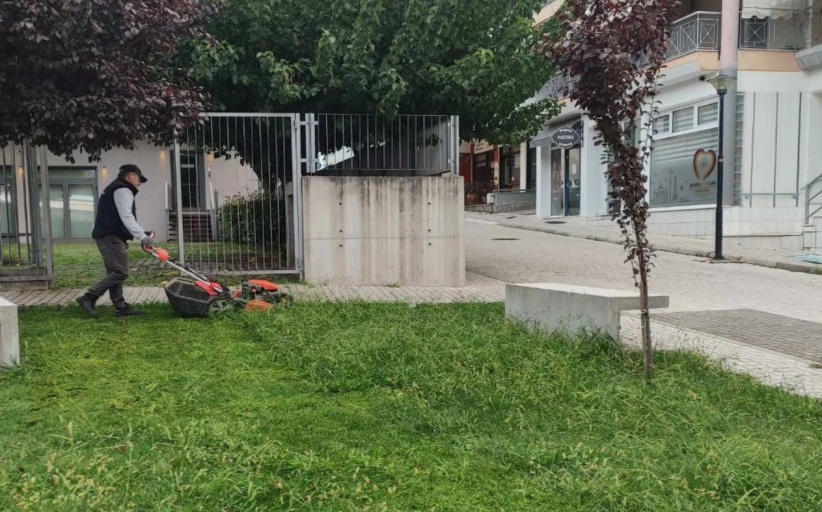 Τα συνεργεία καθαριότητας και πρασίνου του Δήμου Μετεώρων εργάζονται αδιάκοπα και μεριμνούν για την καθαριότητα της πόλης...