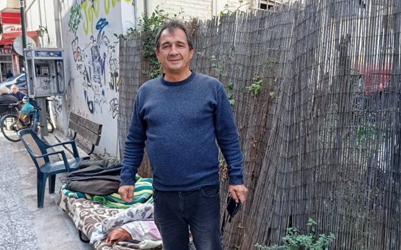 Αγρότης στα Τρίκαλα κοιμάται στον δρόμο σε ένδειξη διαμαρτυρίας