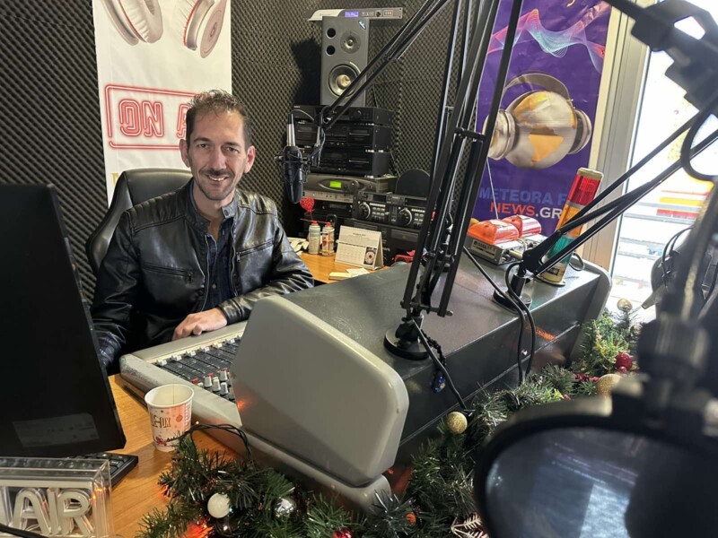 Στα στούντιο του Μετέωρα 90.3 FM ο ηθοποιός, συγγραφέας και συντοπίτης μας Ζήσης Παπαϊωάννου...