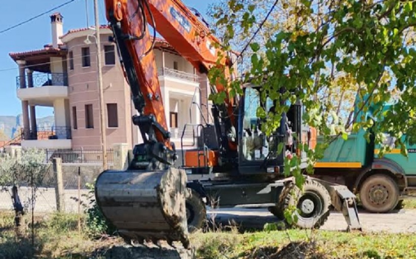 Ο Δήμος Μετεώρων συνεχίζει τον καθαρισμό αντιπλημμυρικών καναλιών στη Διάβα...