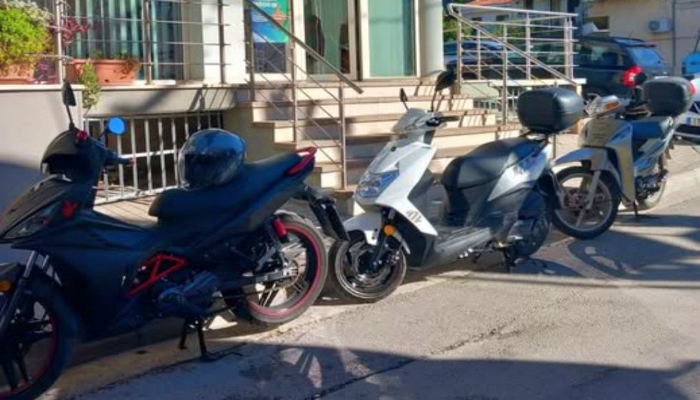 Τρία μηχανάκια για τη ΔΕΥΑ Μετεώρων... Ο Δήμαρχος το υποσχέθηκε και το έκανε πράξη...