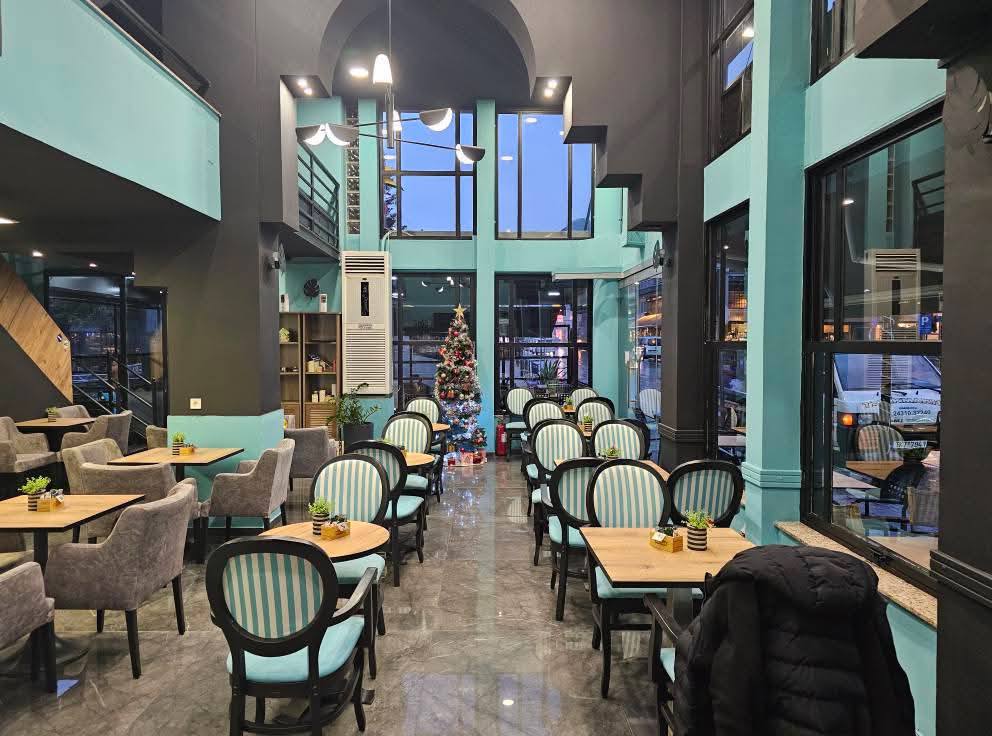 Ανανεωμένο το «Bitter Sweets»…Coffee & Treats,  στην Πλατεία Δημουλά -  Καλές γιορτές σε όλους... (Εικόνες)