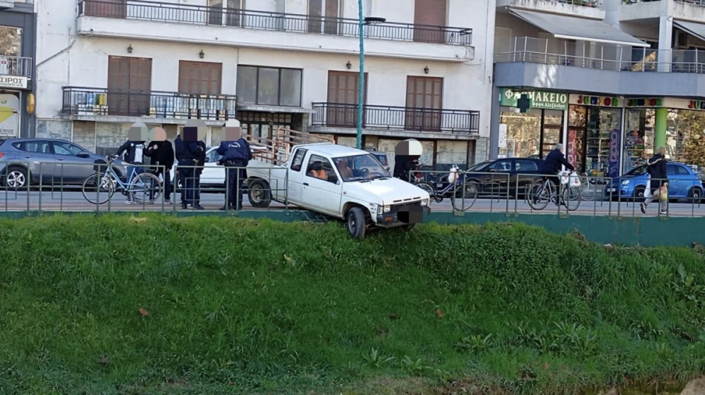 Αγροτικό κόντεψε να καταλήξει μέσα στον Ληθαίο...