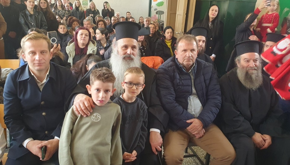 Ο Σεβ. Μητροπολίτης Σταγών και Μετεώρων κ.Θεόκλητος, κοντά στους μαθητές των ορεινών χωριών.