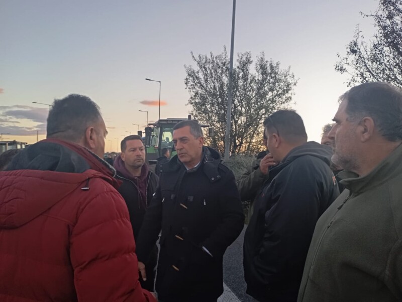 Στο μπλόκο της Νίκαιας και στο πλευρό των αγροτών ο Περιφερειάρχης, κ. Δημήτρης Κουρέτας...