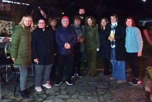 Ο Μορφωτικός Σύλλογος Απανταχού Κρυοβρυσιωτών «ο Άγιος Μήνας» τραγουδώντας τα κάλαντα...