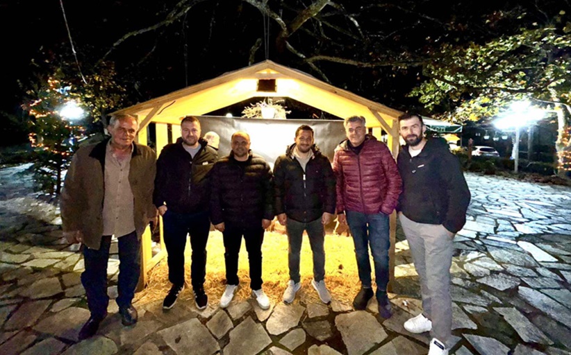 Σε Χριστουγεννιάτικους ρυθμούς ο Άγιος Δημήτριος Καλαμπάκας με τη χριστουγεννιάτικη φωταγώγηση του χωριού