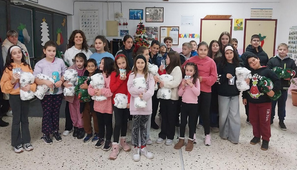 Χριστουγεννιάτικα δώρα και χαμόγελα μοίρασε ο Ε.Μ.Ο. Καστρακίου...
